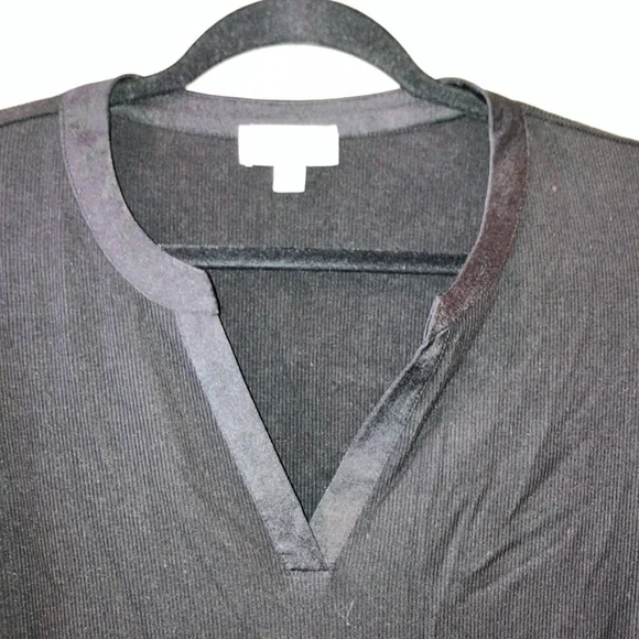 Evereve Beau Split Neck Tee Sz Small - Picture 4 of 6